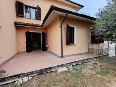 trilocale con giardino privato.