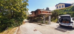 villa indipendente con giardino.