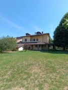 villa indipendente con giardino.