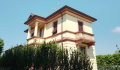 Villa stile Liberty con ampio giardino. 