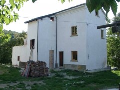 casa indipendente con terreno.